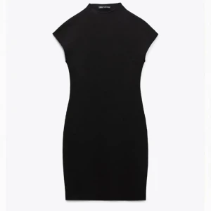 Svart klänning från ZARA - Aldrig använd 