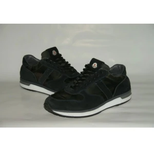 Moncler Montego Sneaker - Moncler Montego Sneakers | Utmärkt skick | Sitter som en halv storlek större | Nypris: 6000kr | Medföljer: Bara Skor | Spårbar frakt via Postnord / Instabox, köparen betalar frakten | Tveka inte att höra av dig vid frågor! 📩