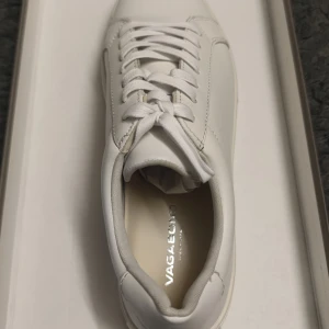 Vagabond skor, helt nya - Vagabond skor helt nya, har fått från samarbeten. Storlek 42. Kostar 1400 vanligt pris 