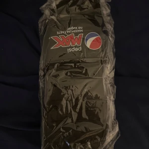 Pepsi Max tofflor - Säljer pepsi Max tofflor i stel 39. Helt oanvända