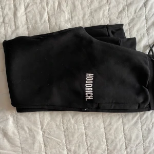 Hoodrich set  - Helt oanvänt Hoodrich set, byxa + hoodie 10/10 i skick, såklart äkta.