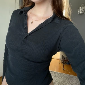 Skjorta - Skjorta i mjukt material som en tröja, jättefint skick!