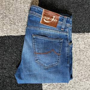 Tja säljer mina Jacob Choen jeans då dem är korta på mig. Jeansen är i storlek 32 och i bra skick. Vid bilder eller frågor är de bara att skriva! Pris diskuterbart