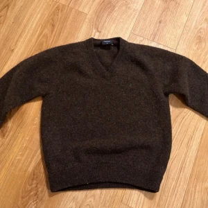 Brun ulltröja storlek M (sitter mer som en xs) - Bra skick