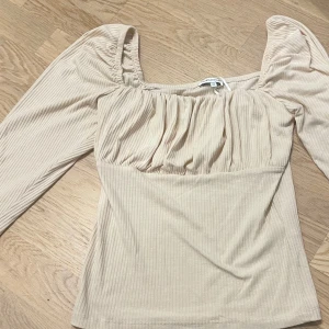 Topp  - Jätte fin skön snygg tröja som passar perfekt till hösten, 