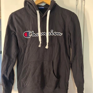 Hoodie Champion - Säljer en hoodie från champion.