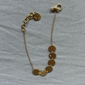 Edblad armband - Ett armband från Edblad. Väldigt fint skick. Guld.