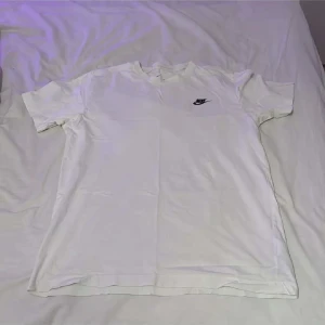 Nike t-shirt - Bra skick
