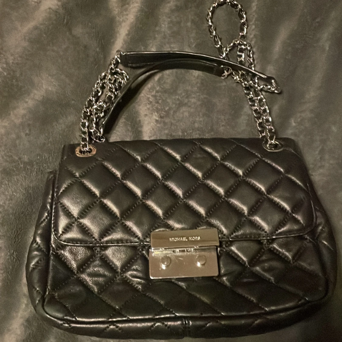 Svart quiltad axelväska från Michael Kors - 3