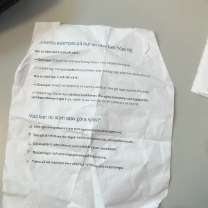 Betygskriterier för nian - Denna exklusiva pappersbit visar de hemliga sätten att få vissa betyg! Den är lätt klottrad på (dom ni ser i sista bilden) men detta är inget problem. Den är värderad 200kr men ni kan få den för 10kr. Kontakta för frågor!