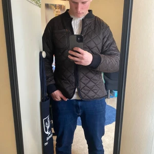 Jacka | T&P Outdoor | S/M - ‼️Brun Quiltad Jacka‼️ Märke: T&P Outdoor 🏷️ Storlek: M📏 Passform: Sitter som S📌 Skick: ⭐️8/10⭐️ Fraktar: Inom 1 dag 📦  