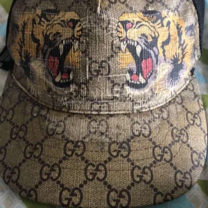 Sällsynt Gucci keps med tigertryck - Äkta Gucci keps kommer tyvärr utan kvitto men man kan kolla på den och själv se att den är äkta 