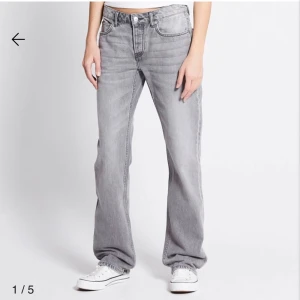 Icon jeans  - Gråa Icon jeans från lager 157 i storlek XS, längd mässigt passar de mig perfekt som är 174 men säljer de för jag inte tycker om passformen. Inte mycket använda. Fint skick. 