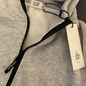  C.P. Company - Säljer denna helt nya C.P. Company tröjan, storlek M men räkna med att den är mindre. Ej äkta!!! 
