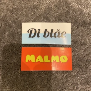 Malmö ff klibbor 20st - 20st MFF klibbor 10st Di blåe och 10st MALMØ. Storlek 4x9cm