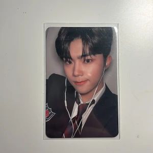 Gunwook Melting Point music plant pob - Säljer ett fotokort från ZEROBASEONE:s andra mini album 'Melting Point'. Om du vill ha fler bilder eller har några frågor är det bara att fråga 🤍