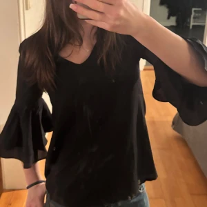 Svart blus  - Oanvänd svart blus