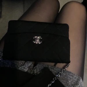Glitterkjol - Passar perfekt på fest. Endast använd en gång och i bra skick!❣️ Säljer då den är för liten.