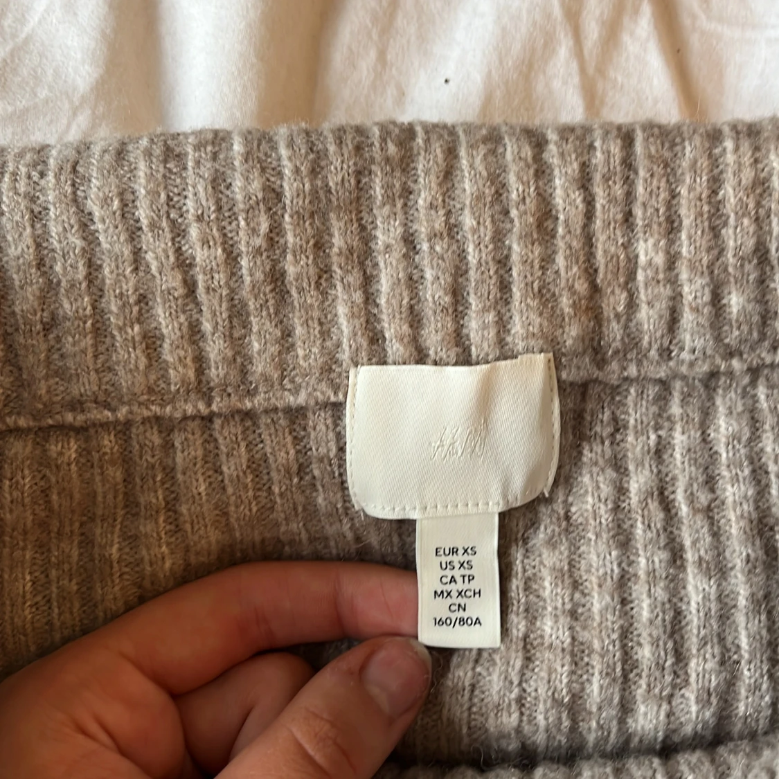 Beige ribbad offshoulder tröja från H&M - 3