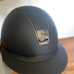 Samhield Miss Shield Shadowmatte - Varsamt använd, inga repor och inte tappad. Strl M i skalet och 56 i linern Kan gå ner i pris vid snabb affär