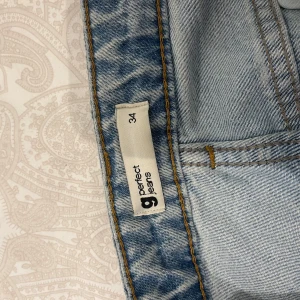 Perfect jeans mom  - Från gina tricot. Storlek 34.  Mom jeans i ankle modell. Ej stretch! 