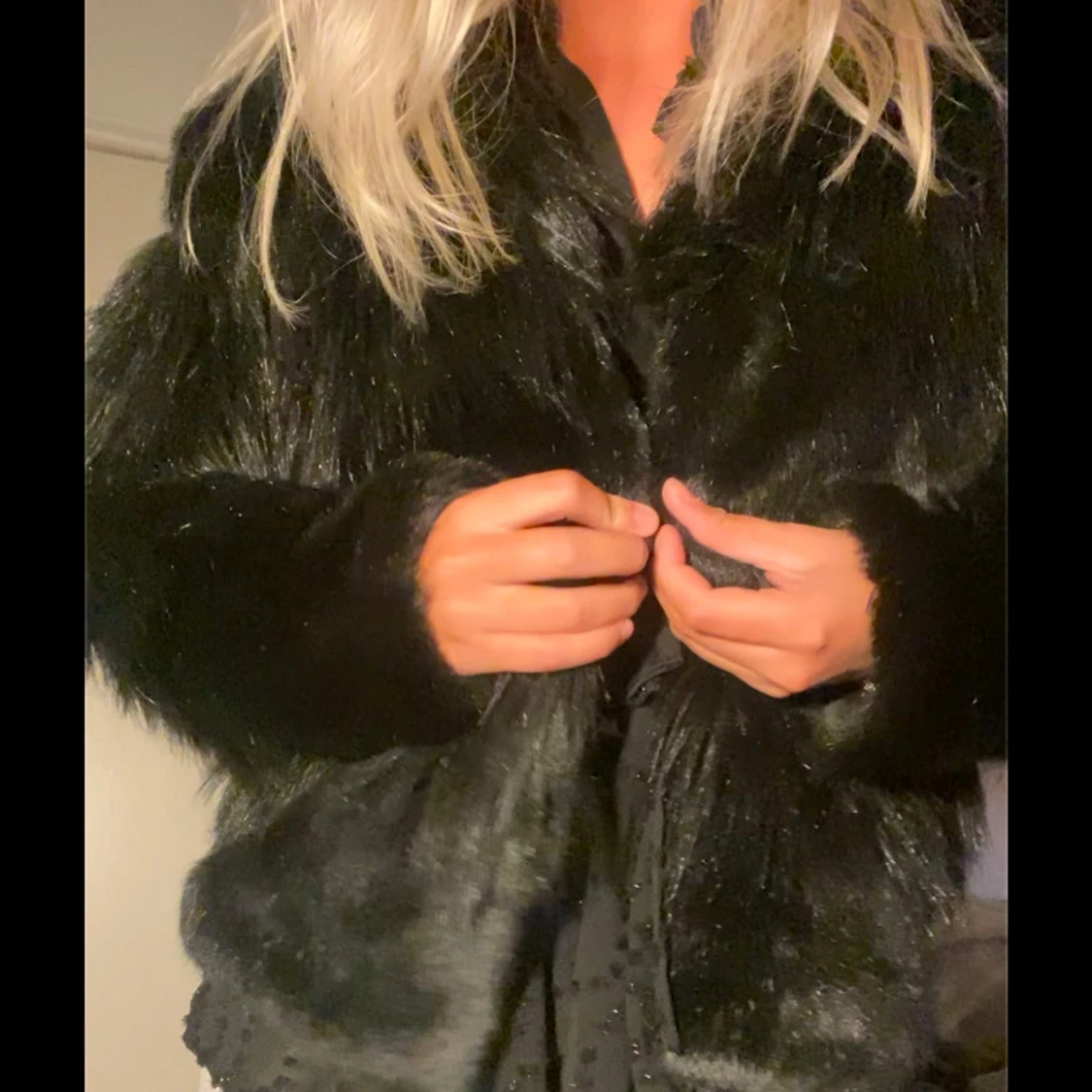 Svart pälsjacka  - 90