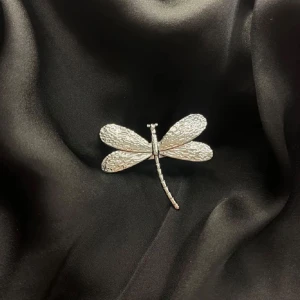 Silverfärgad trollslända ring - Säljer denna trollslända ring i silver