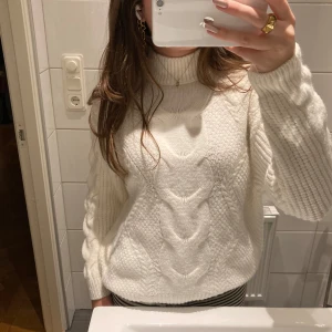 Stickad tröja 🥰 - Super mysig och aldrig använd! 💓