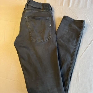 Replay Anbass jeans  - Svarta Replay Anbass jeans i fint skick | storlek 31/32 | pris kan diskuteras 