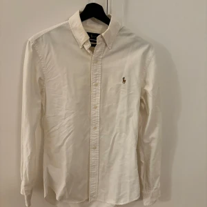 Ralph Lauren skjorta - R.L Skjorta oxford slim fit storlek L nypris 2000kr