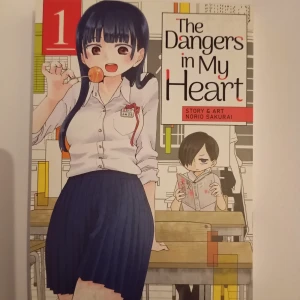 Manga; The Dangers in My Heart Vol. 1 - En manga som kombinerar romantik och komedi med en mörk twist. Följ Ichikawa Kyotaro, en pojke som drömmer om att störa sina klasskamraters liv och är hemligt förälskad i Yamada Anna, klassens idol. En berättelse om tonårslivets komplexitet och oväntade vänskaper.