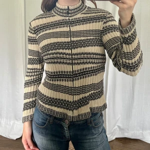 Vintage kofta - Vintage mönstrad kofta från Jones New York i 100% bomull. Säljs inte längre