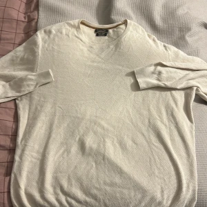 Massimo dutti sweatshirt  - Hej säljer en Massimo dutti sweatshirt väldigt unik färg och perfekt till vardagen eller fester.