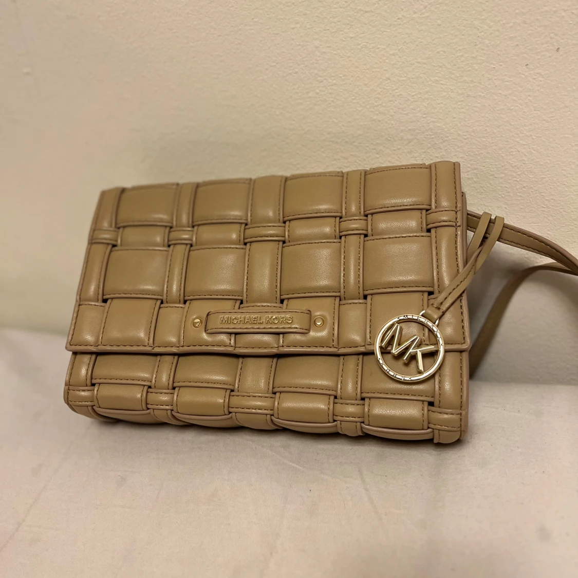 Beige axelväska från Michael Kors - 91