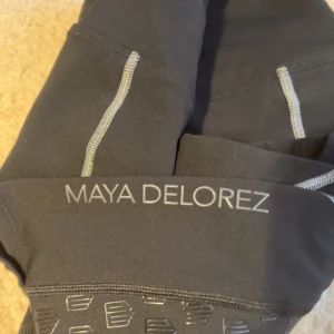Maya Delorez Vinter ridthigts - Maya Delorez vinter ridthigts med fleece insida i Nyskick!! Finns inga som helst skavanker! Nytvättade såklart! Nypris 899. Passade inte mig bara