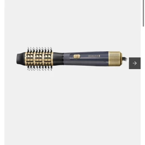 Värmeborste - Säljer min värmeborste då jag endast använt den 1 gång. Alla tillbehör ingår. Skriv för egna bilder. Nypris 499kr 