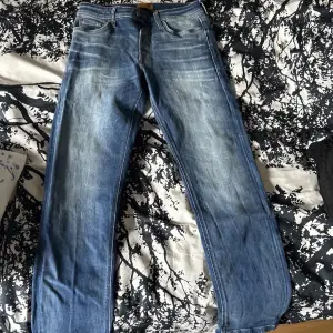 Säljer mina nya Jack and Jones jeans använt väldigt få gånger skick 9,5/10 Nypris: 899