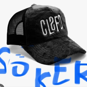 Söker Classified svart keps  - Tja söker en svart classified keps det går att byta och sälja så ger jag er ett bra erbjudande 