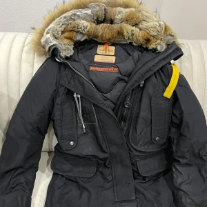 Parajumpers dam vinter jacka i bra skick  - Parajumpers dam vinter jacka i mycket bra skick