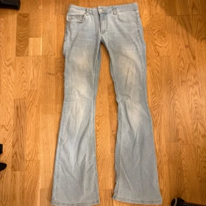 Nelly low rise jeans  - Älskar men har tyvärr blivit för små för mig, i storlek 38 men passar 36!! 