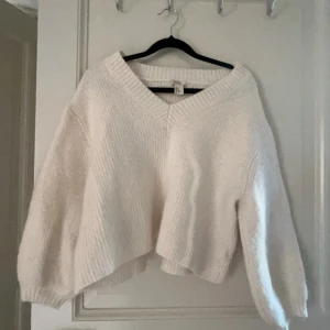 Ul tröja! - Säljer den här jätte mysiga och snygga ul tröjan! Är i storlek M men passar bättre i XS men passar såklart också i M. Super fint skick. Pris kan diskuteras!