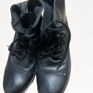 Black boots ( size 43) - Black lace up boots 