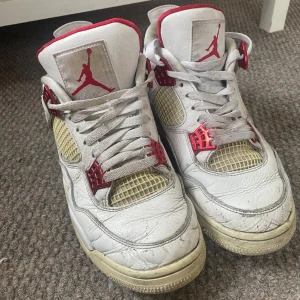 Vita Air Jordan 4 metallic Red - Vita Air Jordan 4 metallic red skor Kom med bud!