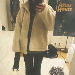 Teddy jacka  - Super snygg o mysig Teddy jacka från Carin Wester 💕💕🥰