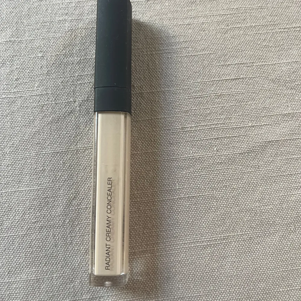 Bara radiant creamy concealer i färgen chantilly. Testad 4 gånger. . Skönhet.