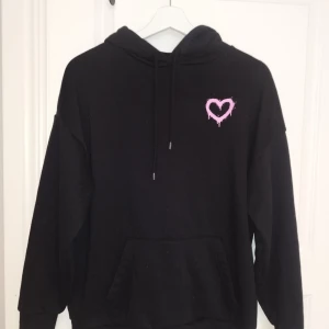 Oversized hoodie - Säljer nu denna knappt använda hoodien just för att den aldrig kommer till användning köpt från New yorker i Tyskland.