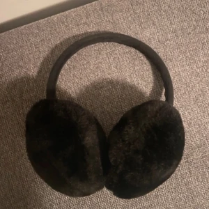 Earmuffs - never used!  - In a great condition as I’ve never used it 🌸