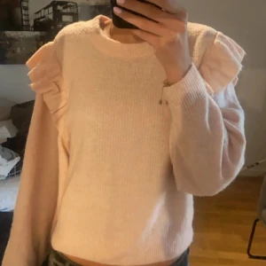 Stickad tröja  - Säljer min rosa stickade tröja då den inte kommer till användning 💞💞💞💞
