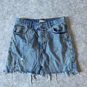 Jeanskjol  - Jeanskjol i fint skick 