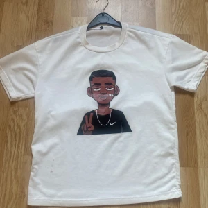 Snygg tröja!  - Snygg tröja! Kan användas till alla tillfällen.